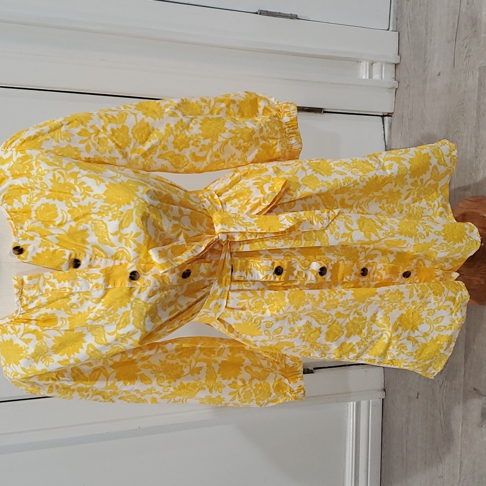 Who What Wear Women’s Belted Floral Yellow Dress with Puffed Sleeves size Medium